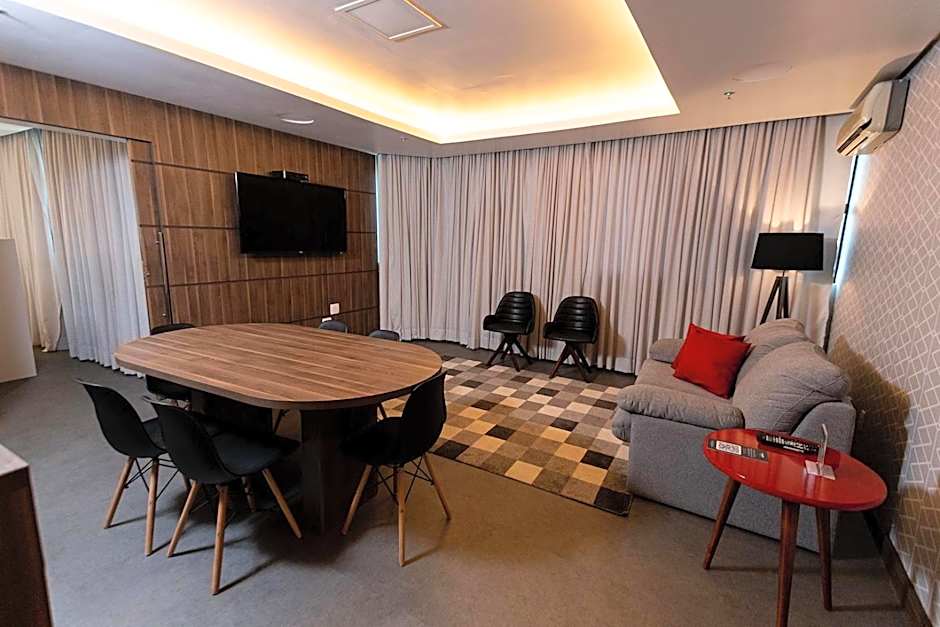 Master Porto Alegre Hotel - Av Carlos Gomes, Proximo ao Consulado Americano