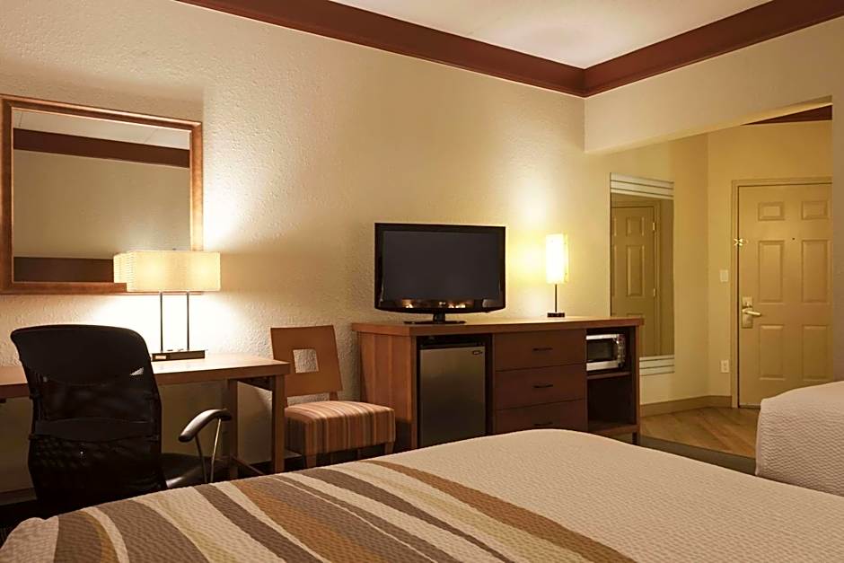 La Quinta Inn & Suites by Wyndham Atlanta Ballpark/Galleria