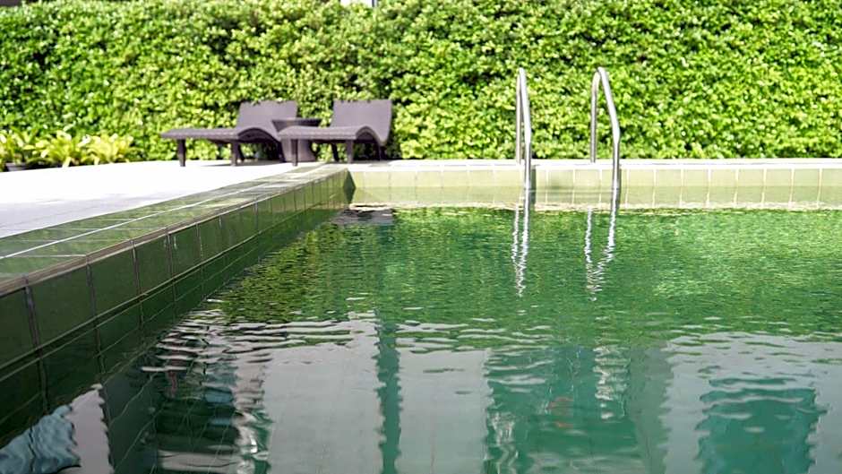 RQ Bangkok Sukhumvit 107 by Collection O