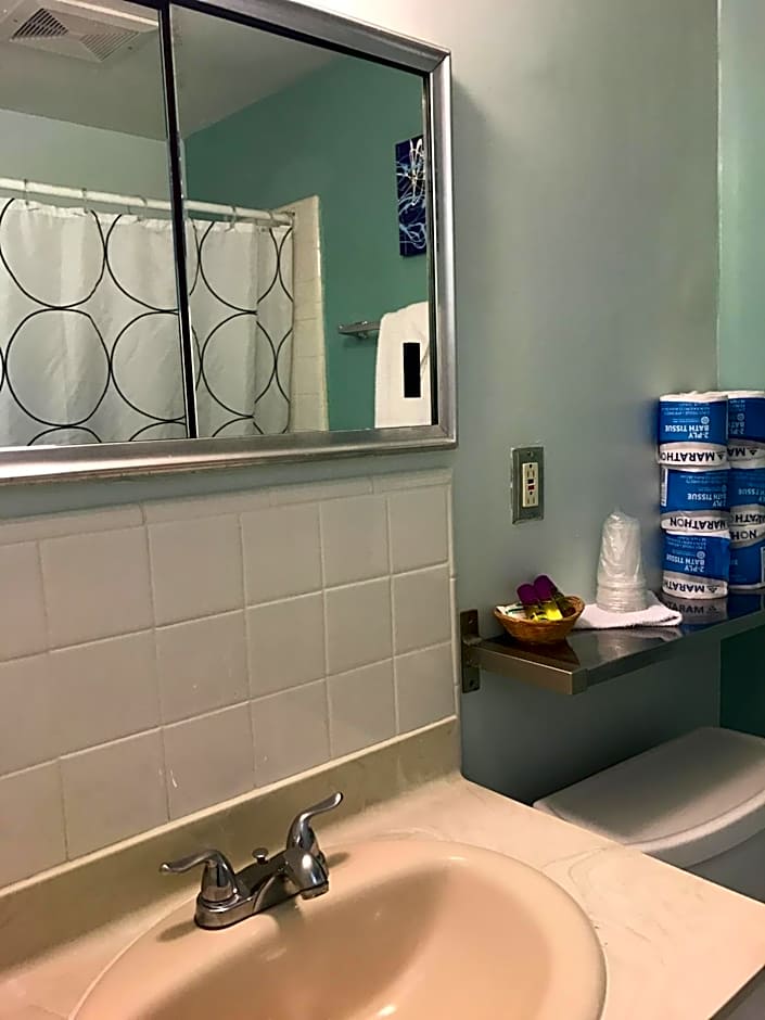 Banana Bungalow West Hollywood Hotel & Hostel