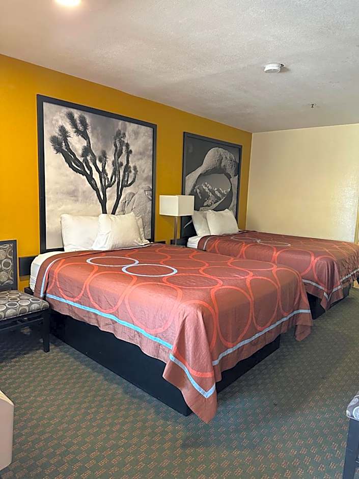 Super 8 by Wyndham Bakersfield South CA