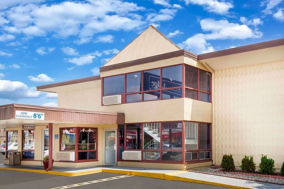 Travelodge by Wyndham Terre Haute