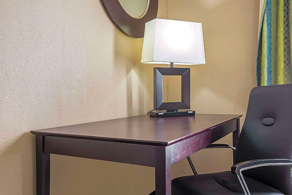 Quality Inn & Suites Arnold