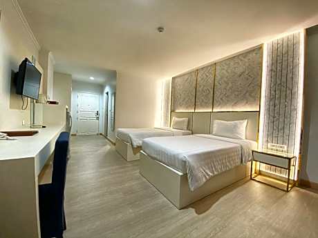 Deluxe Twin Room with Pool View