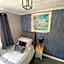 Delovely Hotel