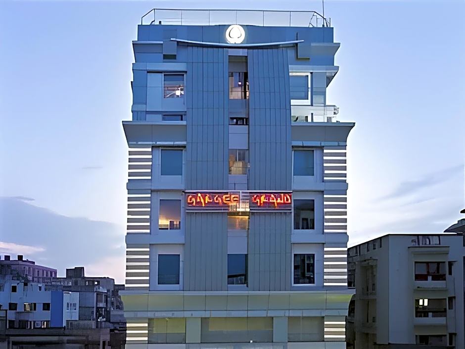 Hotel Gargee Grand
