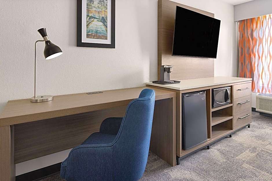 La Quinta Inn & Suites by Wyndham Newnan