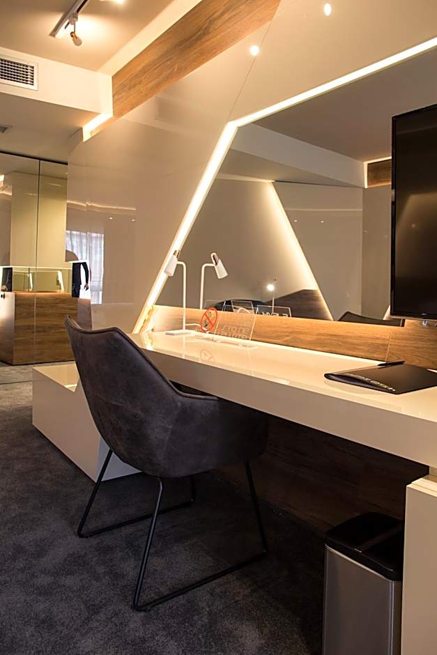 BOUTIQUE 25h by Eva stay 018