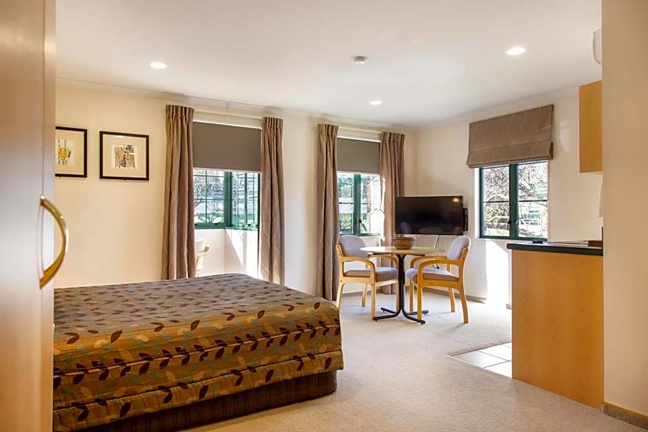 Greenlane Manor Motel