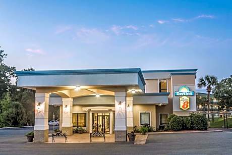 Super 8 by Wyndham Valdosta Mall