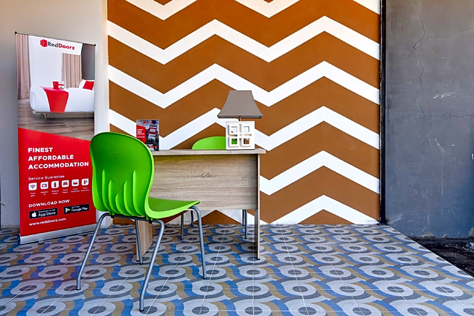 RedDoorz Plus near Jalan Imam Bonjol Denpasar