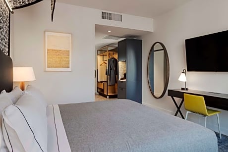 1 King Bed Premium Accessible Room