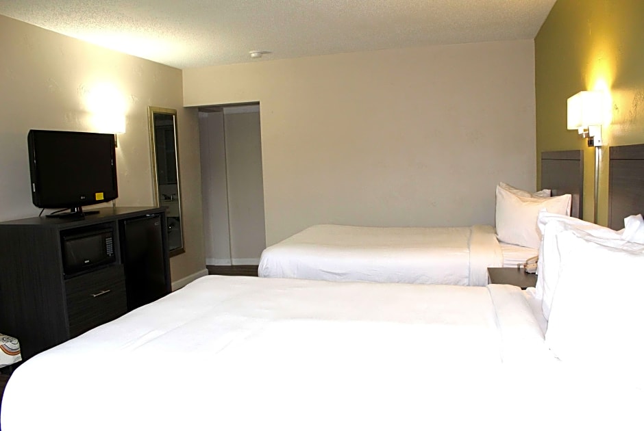 Photo 1 of 2 of 1 King Bed Suite, Jetted Tub