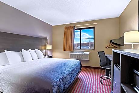 King Room with Bath Tub - Mobility/Hearing Accessible - Non-Smoking