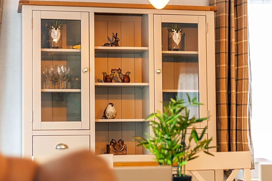 Hemingway Lodge with Hot Tub