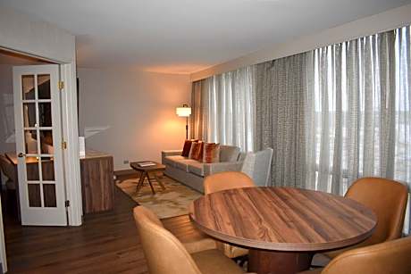 Junior King Suite with Sofa Bed