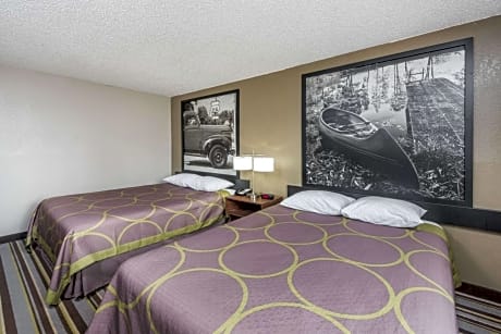 2 Queen Beds Non-Smoking Free Breakfast