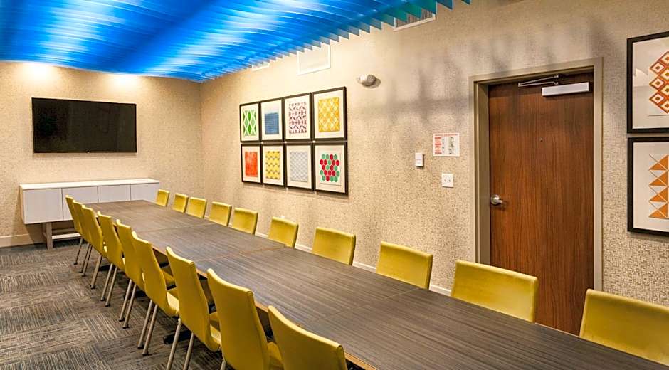 Holiday Inn Express & Suites Dodge City By IHG