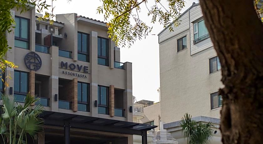 Move Hotel