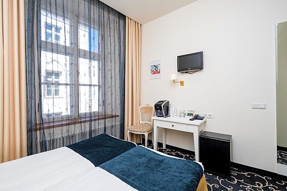 Meriton Old Town Garden Hotel