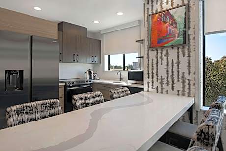 1King 1Bdrm Hear Accessible Premium Suite Ns