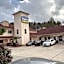 Regency Inn & Suites By Capital O Houston IAH Airport