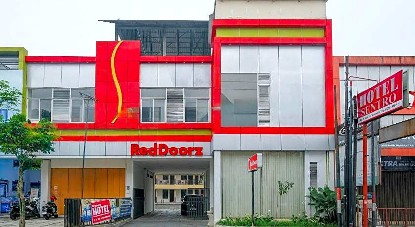 RedDoorz near Alun Alun Wonosobo