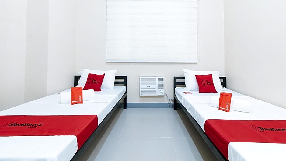 RedDoorz Plus @ Torre De Manuel Residences 1