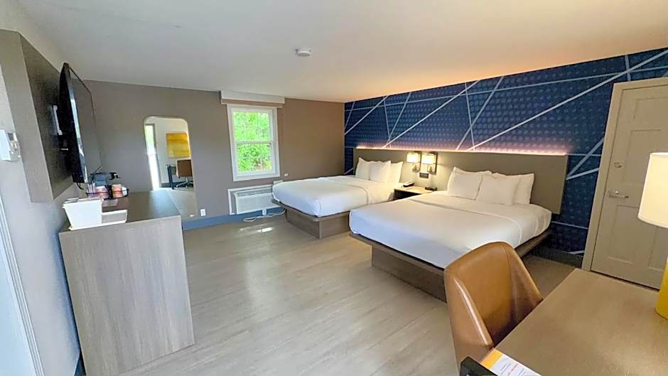 Foto 1 de 6 de 2 Queen Beds, Pet-Friendly
