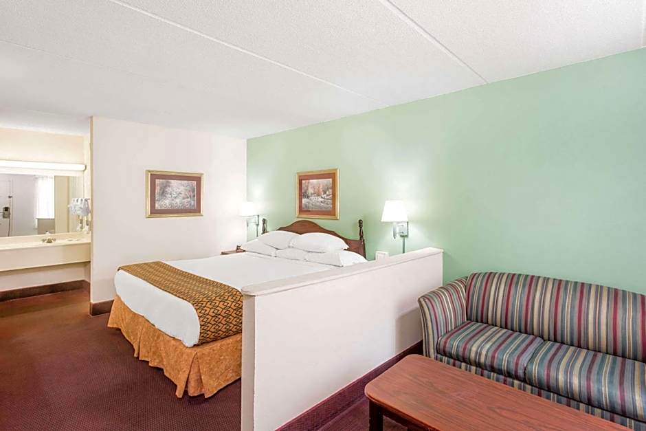 Days Inn by Wyndham Lavonia