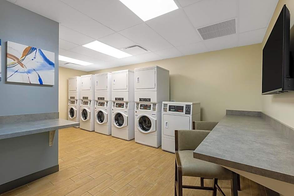 Candlewood Suites McPherson By IHG