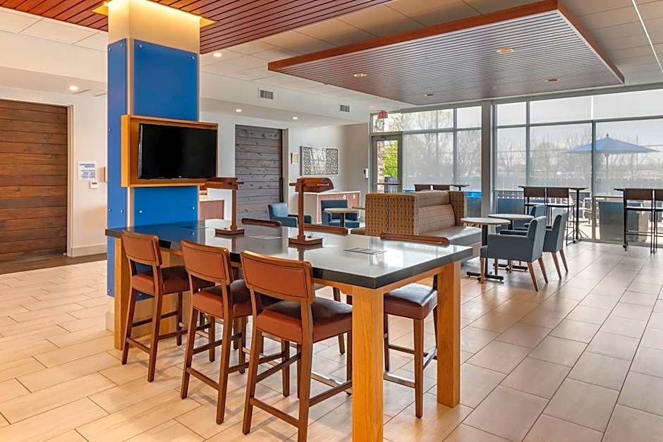 Holiday Inn Express and Suites Lancaster - Mount Joy By IHG