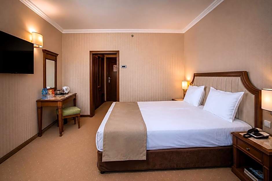 Astoria Grand Hotel