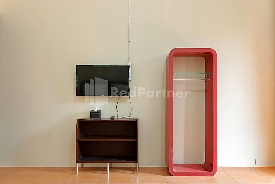 SR Residence near Mall Ciputra Cibubur Mitra RedDoorz