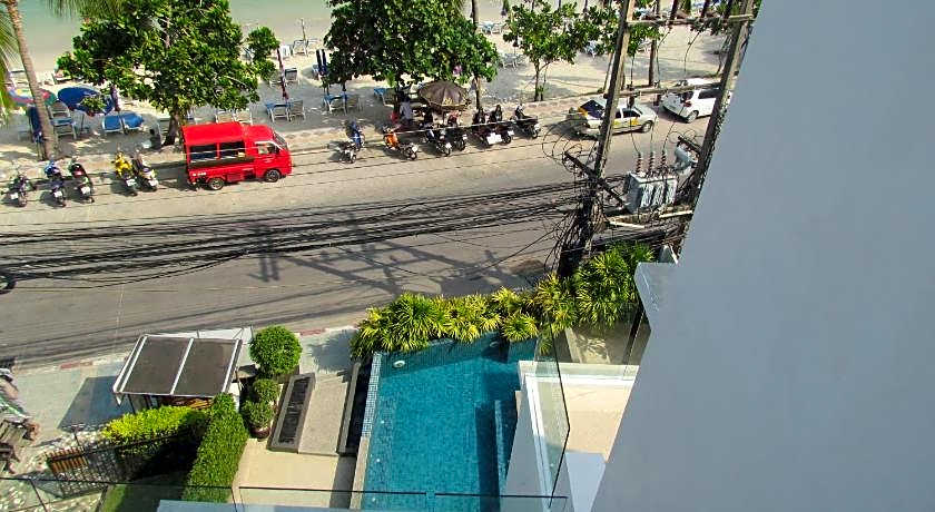 The Front Hotel and Apartments