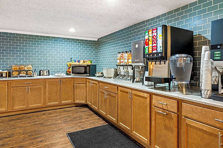 Days Inn by Wyndham Dubuque