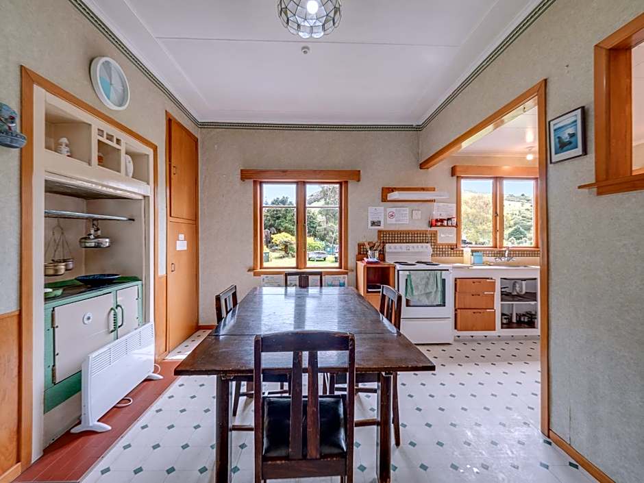 Surat Bay Lodge by the Sea/Backpackers Hostel