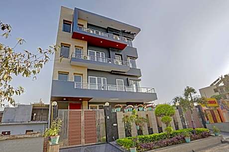 Townhouse Merriment Near ISKCON Temple Noida