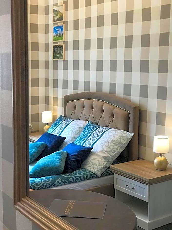 Hostel Night o'clock