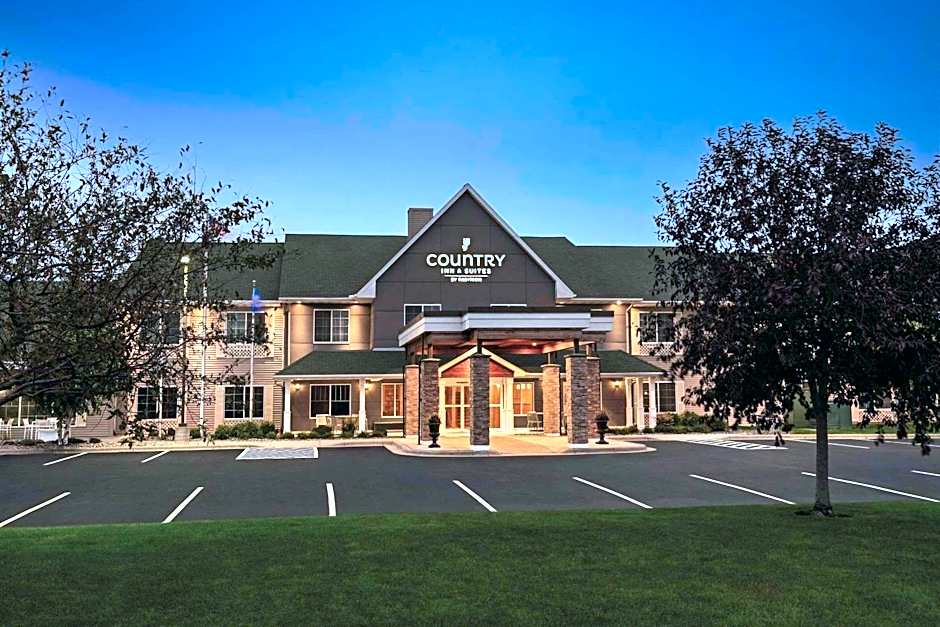 Country Inn & Suites by Radisson, Willmar, MN