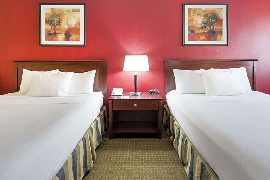 Ramada by Wyndham Bettendorf