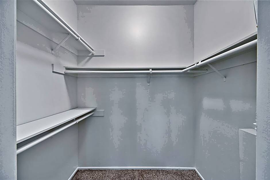 Beverly Hills Gem 1 BR Apt with Parking 218