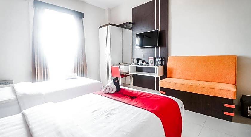 RedDoorz Plus near Universitas Negeri Makassar