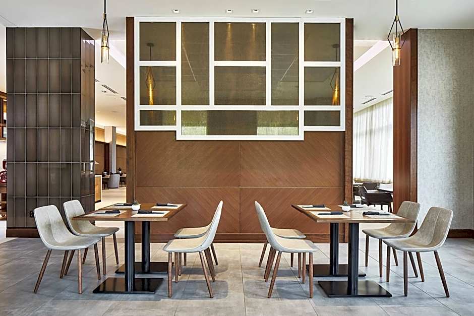 AC Hotel by Marriott Atlanta Airport Gateway