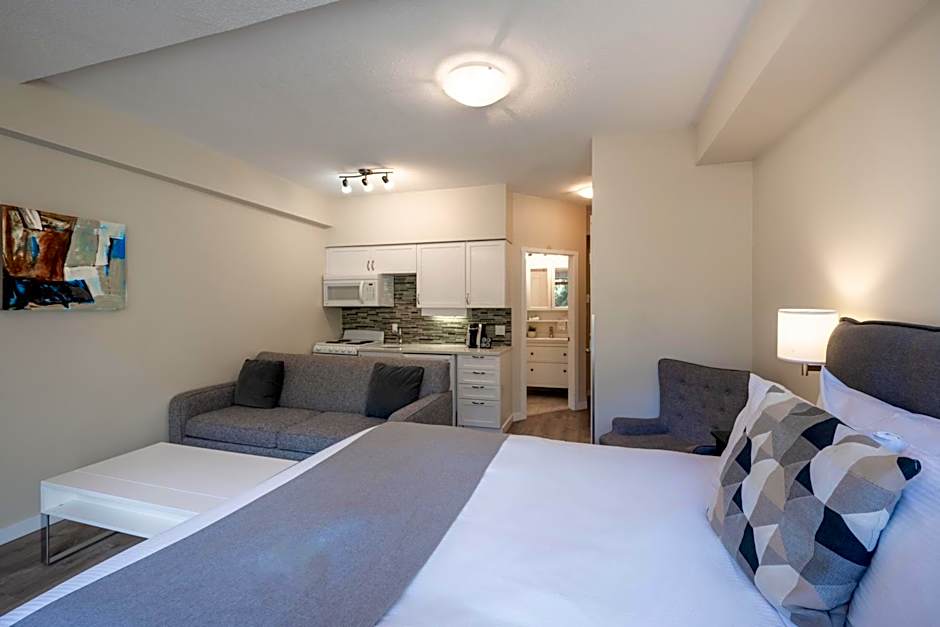 Alpenglow Lodge Sunny Studio with Sitting Area by MVA