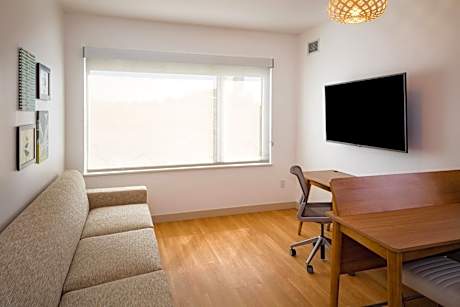 Executive Corner Suite, 1 Bedroom Suite, 1 King, Sofa bed