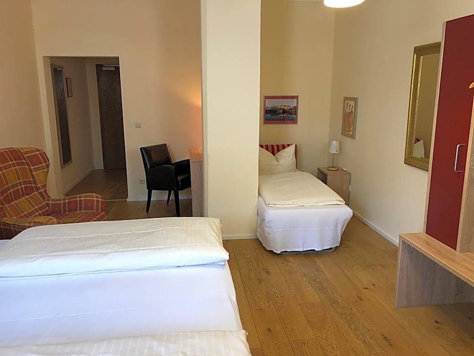 Photo 1 of 5 of Triple Room