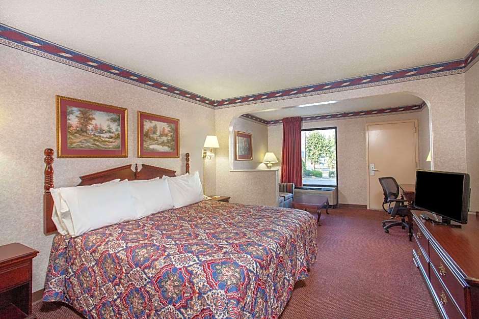 Photo 1 of 1 of 1 King Bed Suite, Smoking