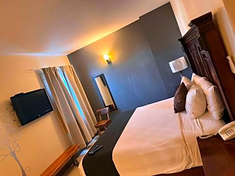 Executive King Room with King Bed - Non-Smoking