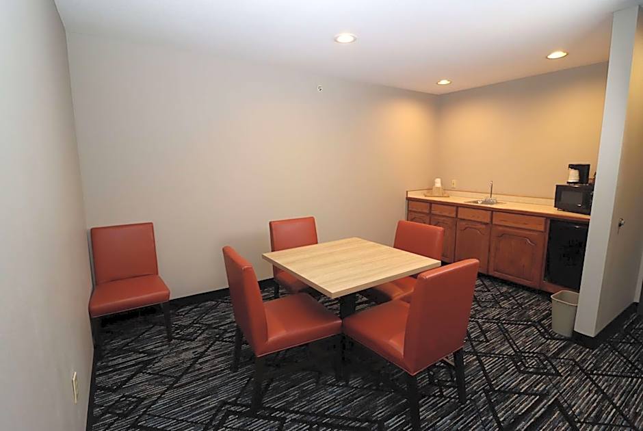 Super 8 by Wyndham Perryville